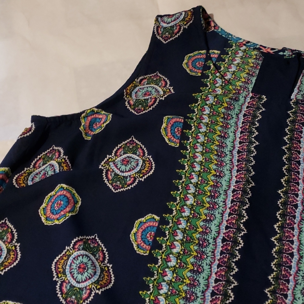 Beautiful patterned top - Picture 3 of 5